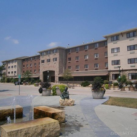 Stoney Creek Hotel Молин Екстериор снимка